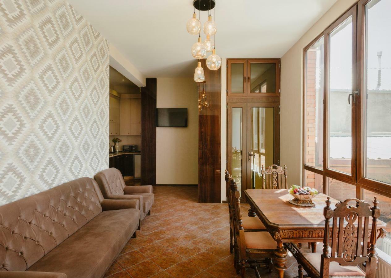Brick Walls Гори Екстериор снимка